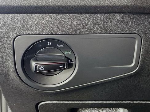 Used 2022 Volkswagen Tiguan SE R-Line FWD image 11