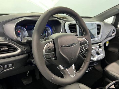 New 2026 Chrysler Pacifica Select image 23