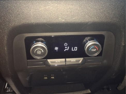 Used 2025 Buick Enclave Preferred FWD image 13