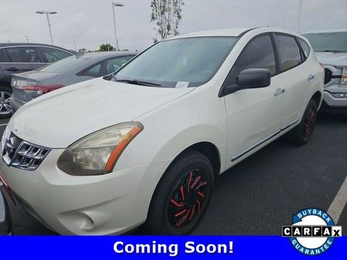 Used 2015 Nissan Rogue S FWD image 1