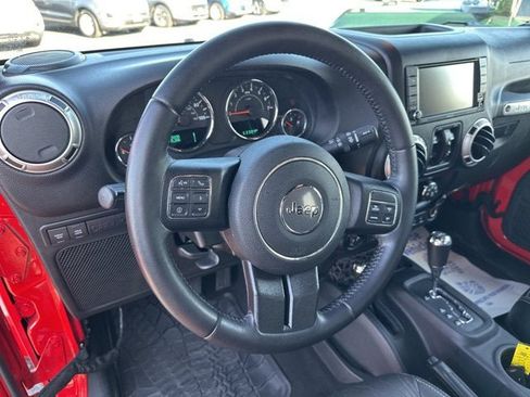 Used 2017 Jeep Wrangler Unlimited Rubicon w/ Connectivity Group AWD/4WD image 13