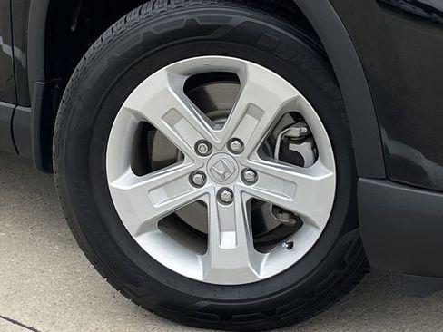 Certified 2024 Honda Pilot LX image 8