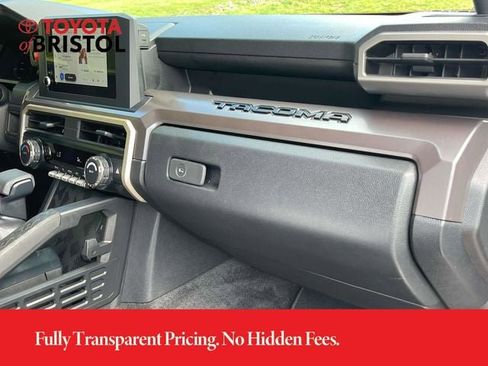 Used 2025 Toyota Tacoma TRD Sport AWD/4WD image 25