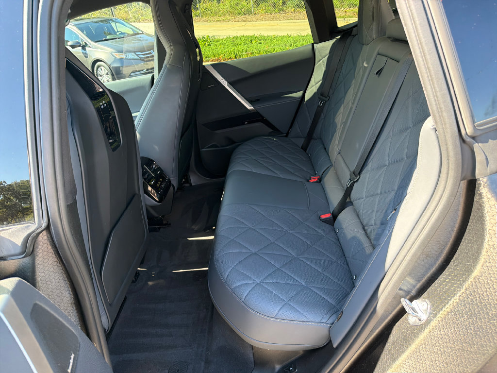 Used 2023 BMW iX xDrive50 w/ Ultimate Package 2 AWD/4WD image 20