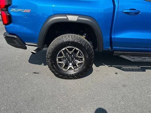 Used 2024 Chevrolet Colorado ZR2 w/ Technology Package AWD/4WD image 32