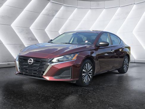 Used 2024 Nissan Altima 2.5 SV FWD image 6