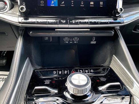 Used 2022 Jeep Wagoneer Series III AWD/4WD image 26