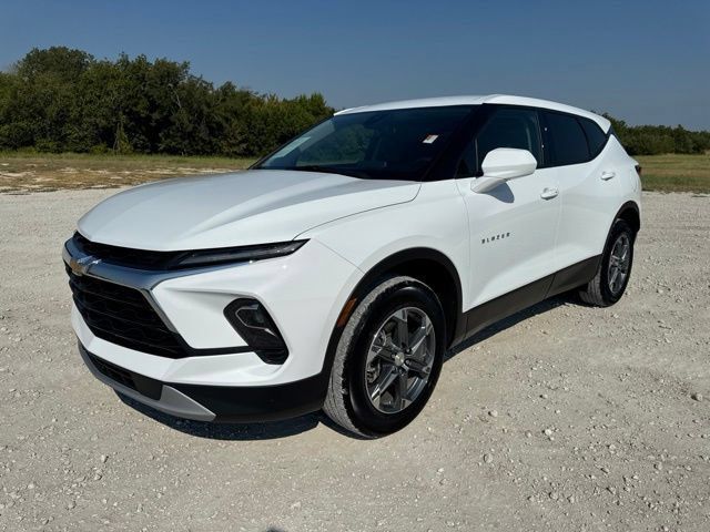 Used 2025 Chevrolet Blazer LT FWD image 1