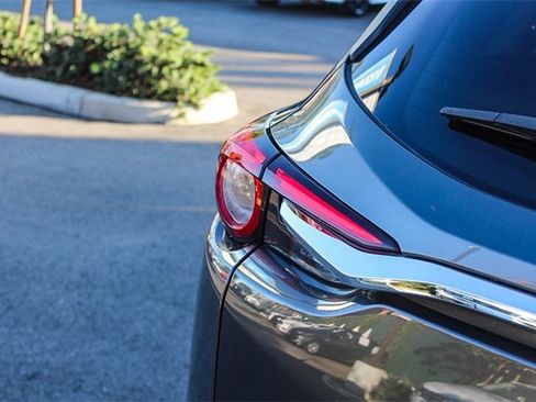 Used 2018 MAZDA CX-9 Touring w/ Touring Premium Package image 8