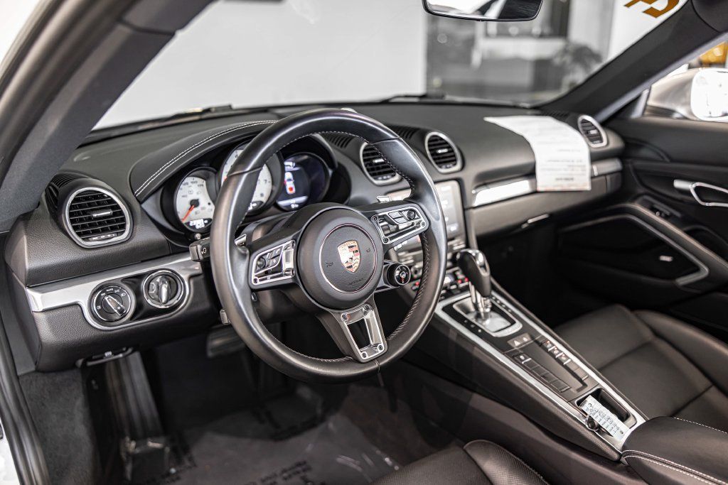 Used 2024 Porsche 718 Cayman RWD image 20