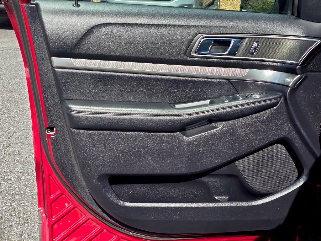 Used 2019 Ford Explorer XLT w/ Equipment Group 202A FWD image 45