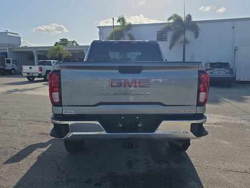 Used 2025 GMC Sierra 2500 SLE w/ SLE Convenience Package image 5