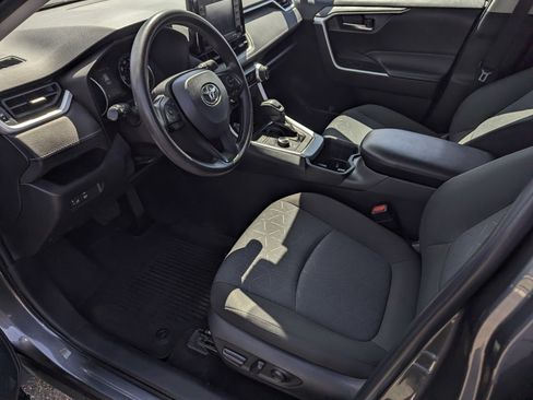 Used 2022 Toyota RAV4 XLE AWD/4WD image 9