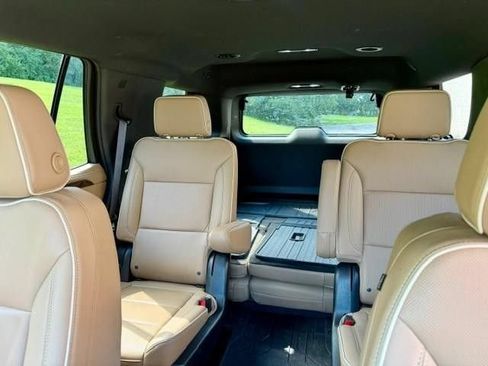 Used 2023 Chevrolet Tahoe Premier AWD/4WD image 8