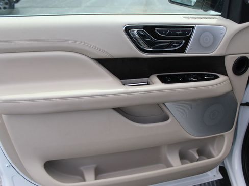 Used 2020 Lincoln Navigator L Reserve w/ Equipment Group 208A Reserve AWD/4WD image 24
