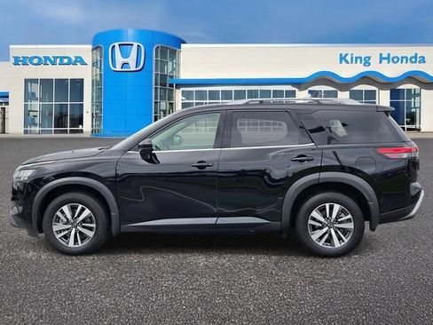 Used 2024 Nissan Pathfinder SL w/ Cargo Package FWD image 12