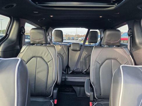 New 2026 Chrysler Pacifica Limited image 29