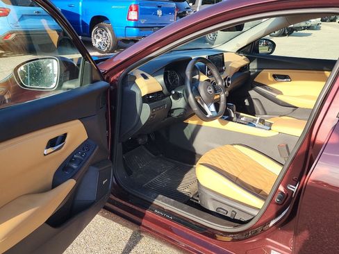 Used 2024 Nissan Sentra SV w/ SV Premium Package FWD image 9