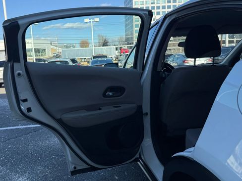 Used 2016 Honda HR-V LX image 24