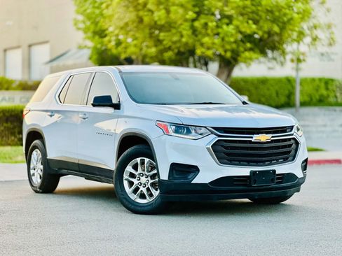 Used 2019 Chevrolet Traverse LS FWD image 2
