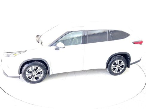Certified 2022 Toyota Highlander XLE image 15