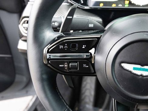 Used 2025 Aston Martin V8 Vantage Coupe image 33