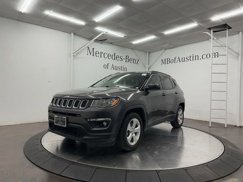 Used 2019 Jeep Compass Latitude w/ Safety & Security Group FWD image 3