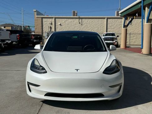 Used 2020 Tesla Model 3 Standard Range image 2