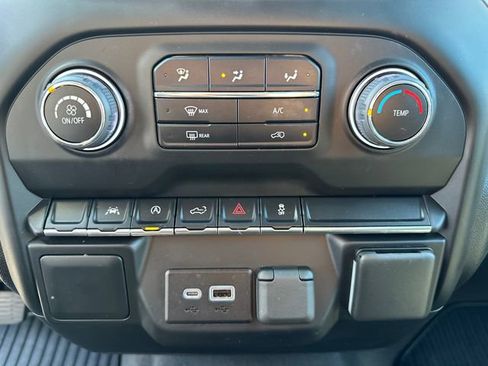 Used 2022 Chevrolet Silverado 1500 Custom image 30