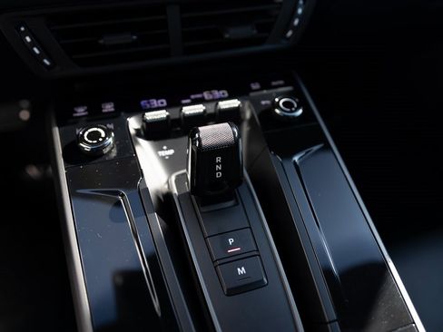 Certified 2025 Porsche 911 Carrera image 16