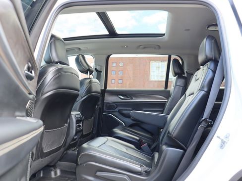Used 2021 Jeep Grand Cherokee L Limited AWD/4WD image 14