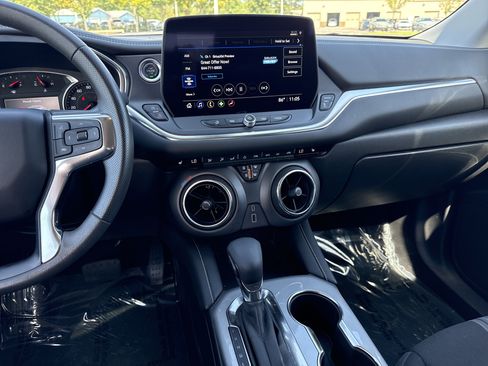 Used 2025 Chevrolet Blazer LT AWD/4WD image 28