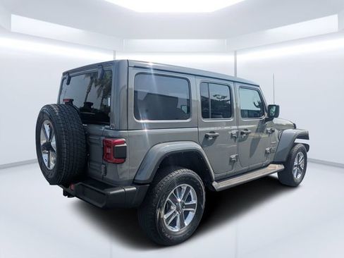 Used 2022 Jeep Wrangler Unlimited Sahara w/ LED Lighting Group AWD/4WD image 3