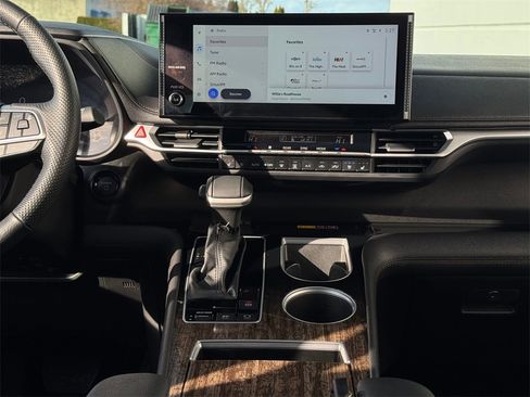 Certified 2025 Toyota Sienna Limited image 17