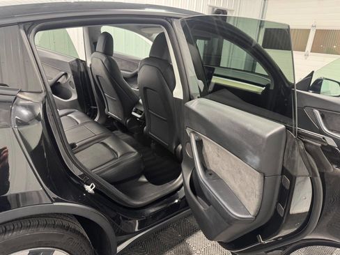 Used 2021 Tesla Model Y Long Range image 23
