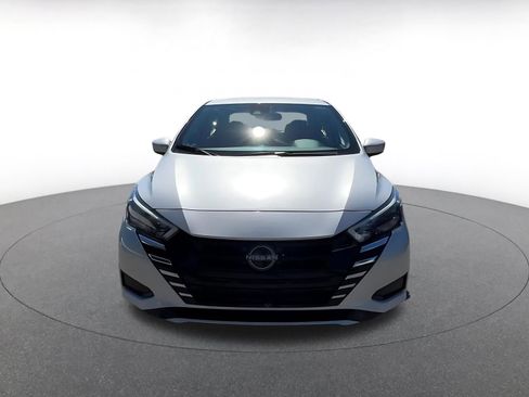 Used 2025 Nissan Versa SV image 4