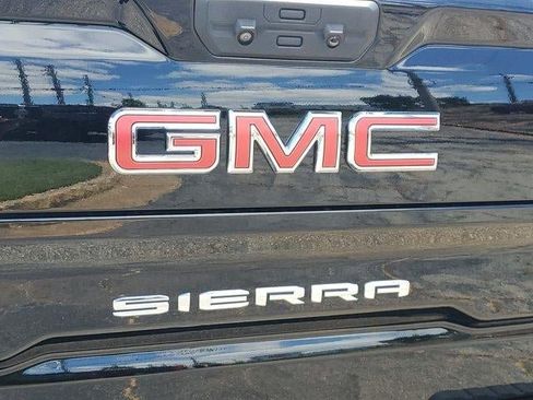Used 2023 GMC Sierra 1500 SLT w/ SLT Premium Plus Package AWD/4WD image 5