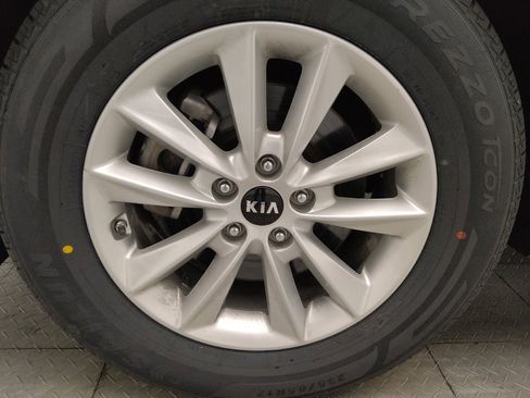 Used 2020 Kia Sorento FWD V6 image 31