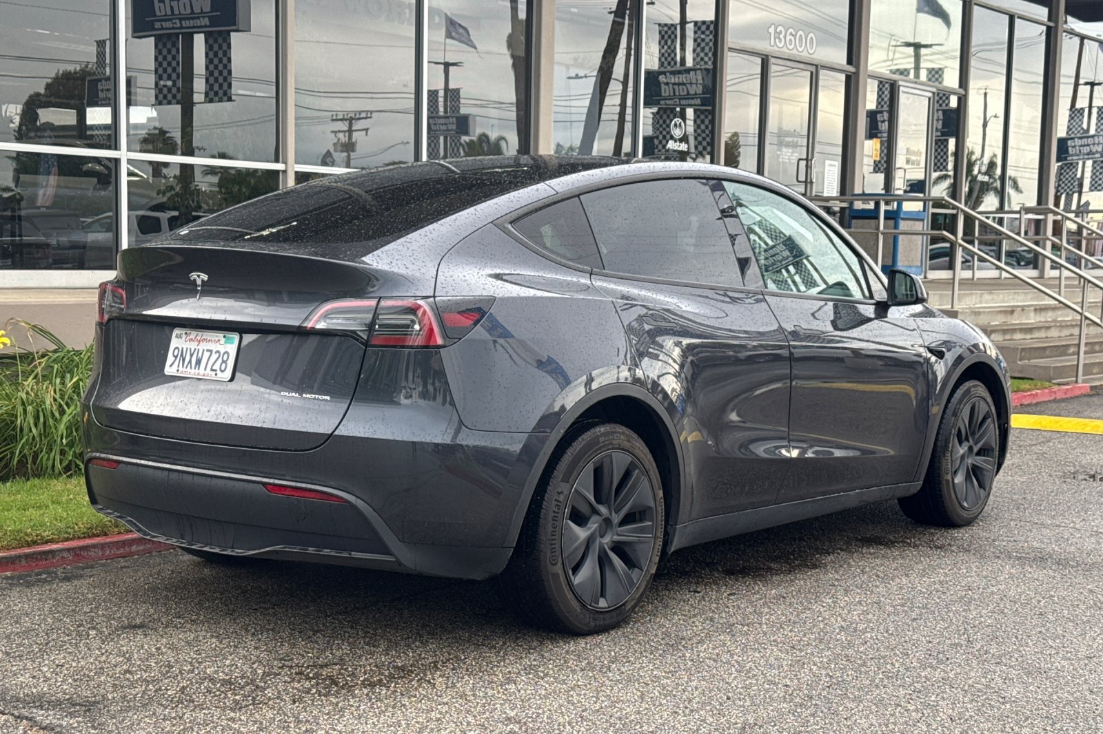 Used 2024 Tesla Model Y Long Range AWD/4WD image 5