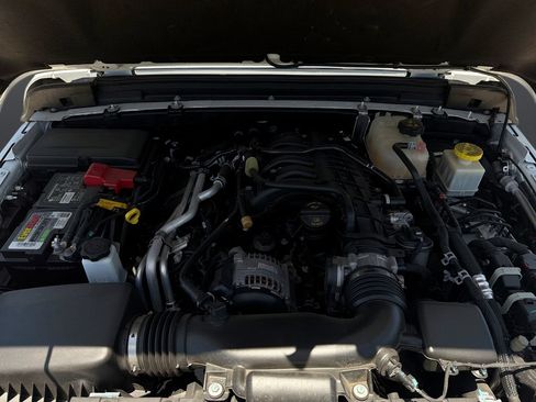 Used 2022 Jeep Gladiator Overland AWD/4WD image 14