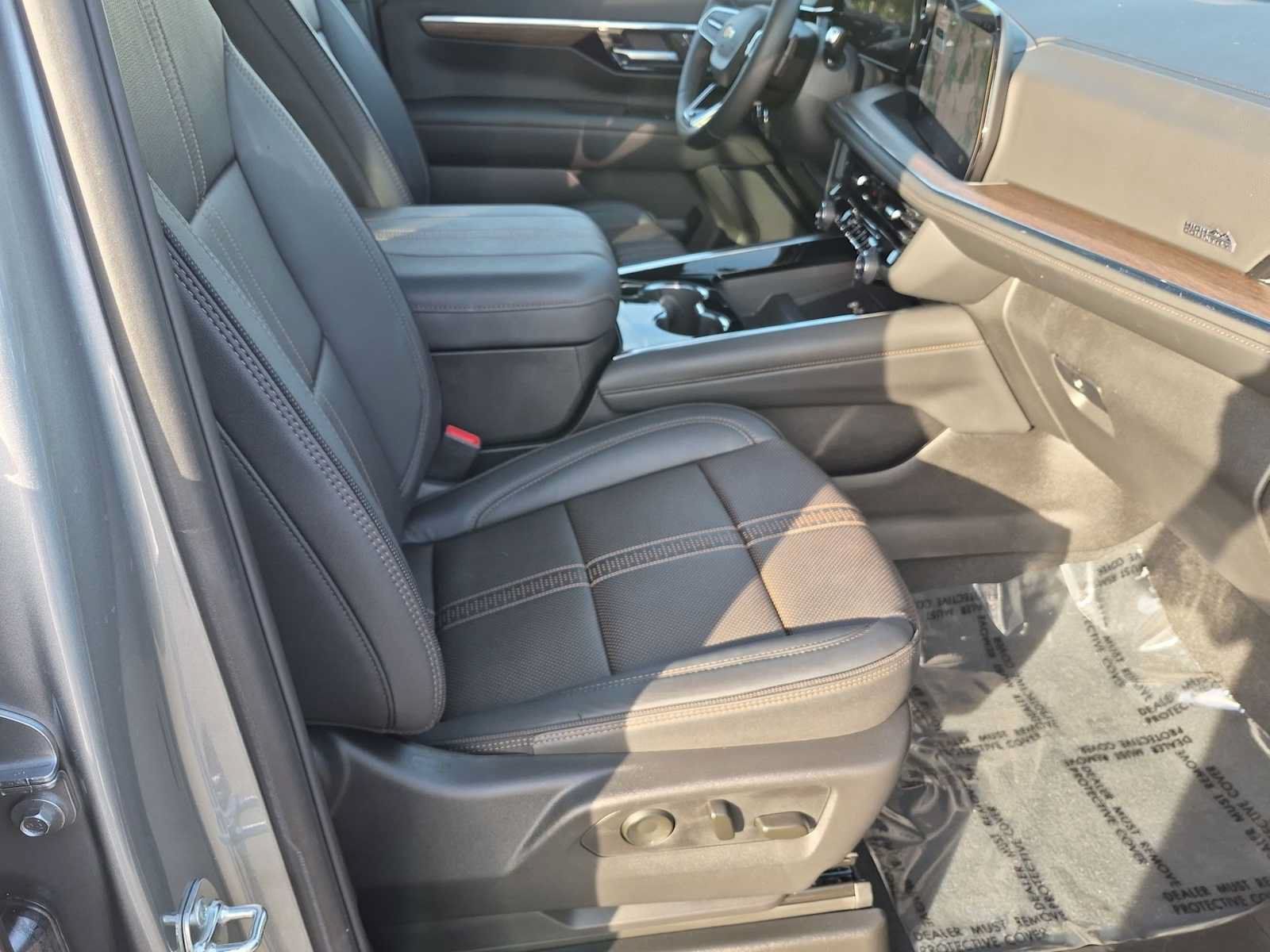 Used 2025 Chevrolet Tahoe High Country w/ Sun And Tow Package AWD/4WD image 24