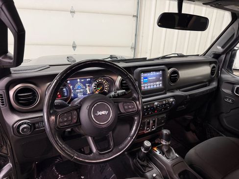 Used 2019 Jeep Wrangler Sport AWD/4WD image 3