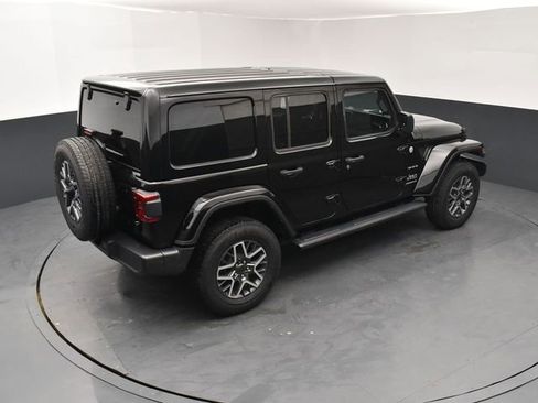 Used 2024 Jeep Wrangler Unlimited Sahara w/ Technology Group AWD/4WD image 17