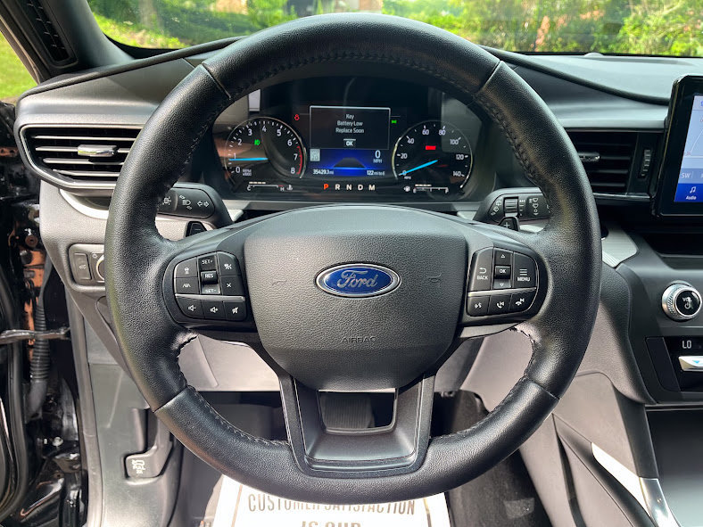 Used 2020 Ford Explorer XLT w/ Equipment Group 202A AWD/4WD image 9