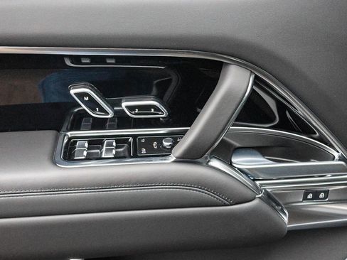 New 2025 Land Rover Range Rover SE image 31