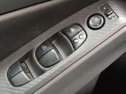 Used 2025 Nissan Altima 2.5 SV FWD image 27
