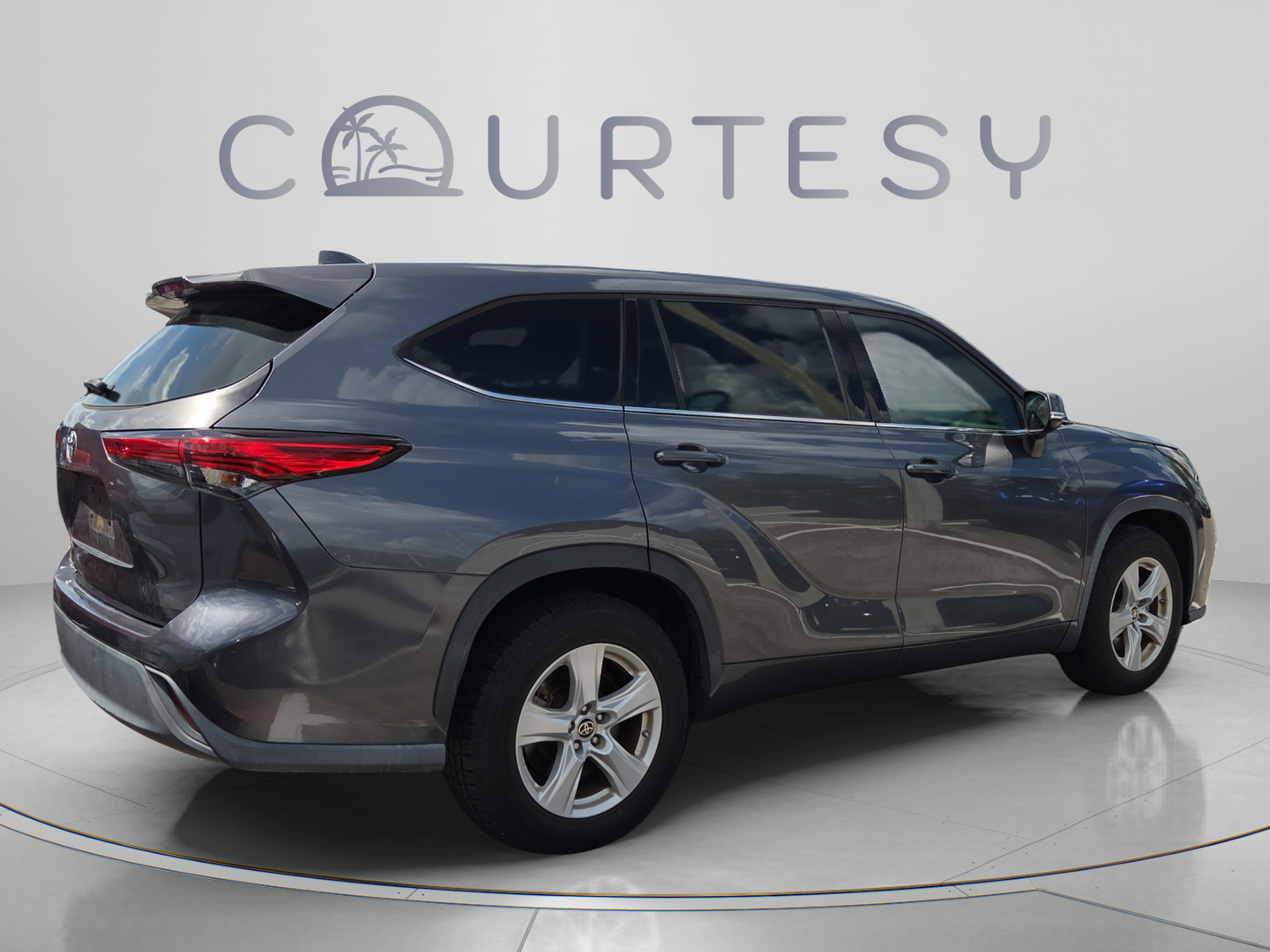 Certified 2020 Toyota Highlander L FWD image 4
