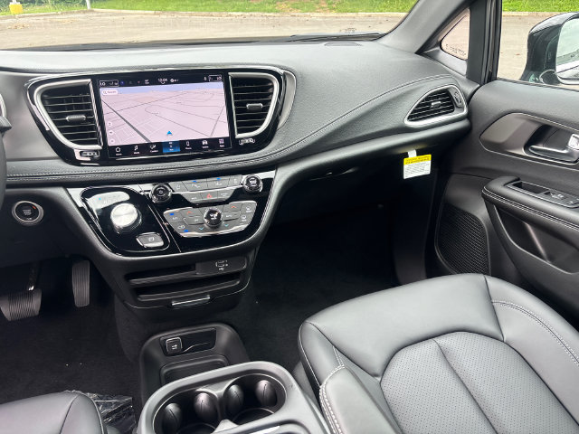 New 2027 Chrysler Pacifica Select w/ Family Tech Group FWD image 13