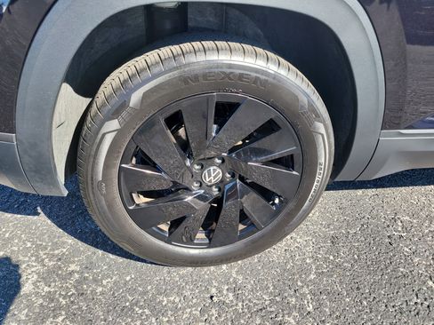 Used 2025 Volkswagen Atlas Cross Sport SE image 9