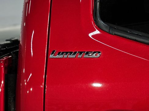 Used 2017 Toyota Tacoma Limited image 39